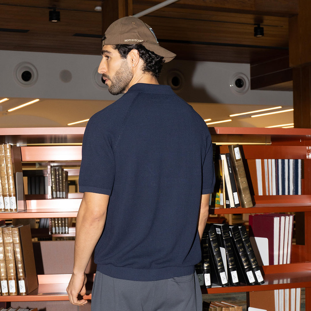 قميص بولو محبوك للجامعة