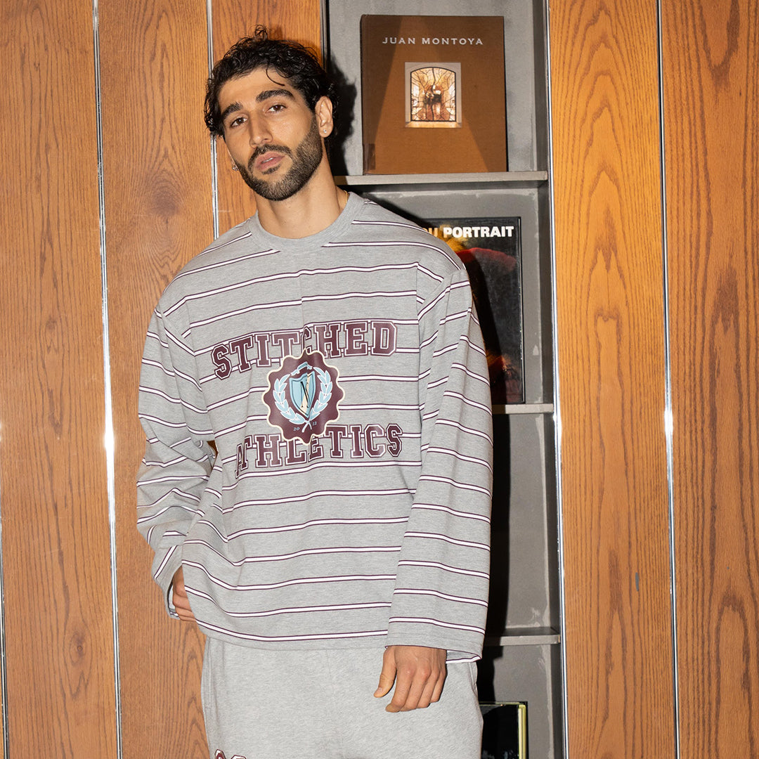 قميص جامعي بأكمام طويلة